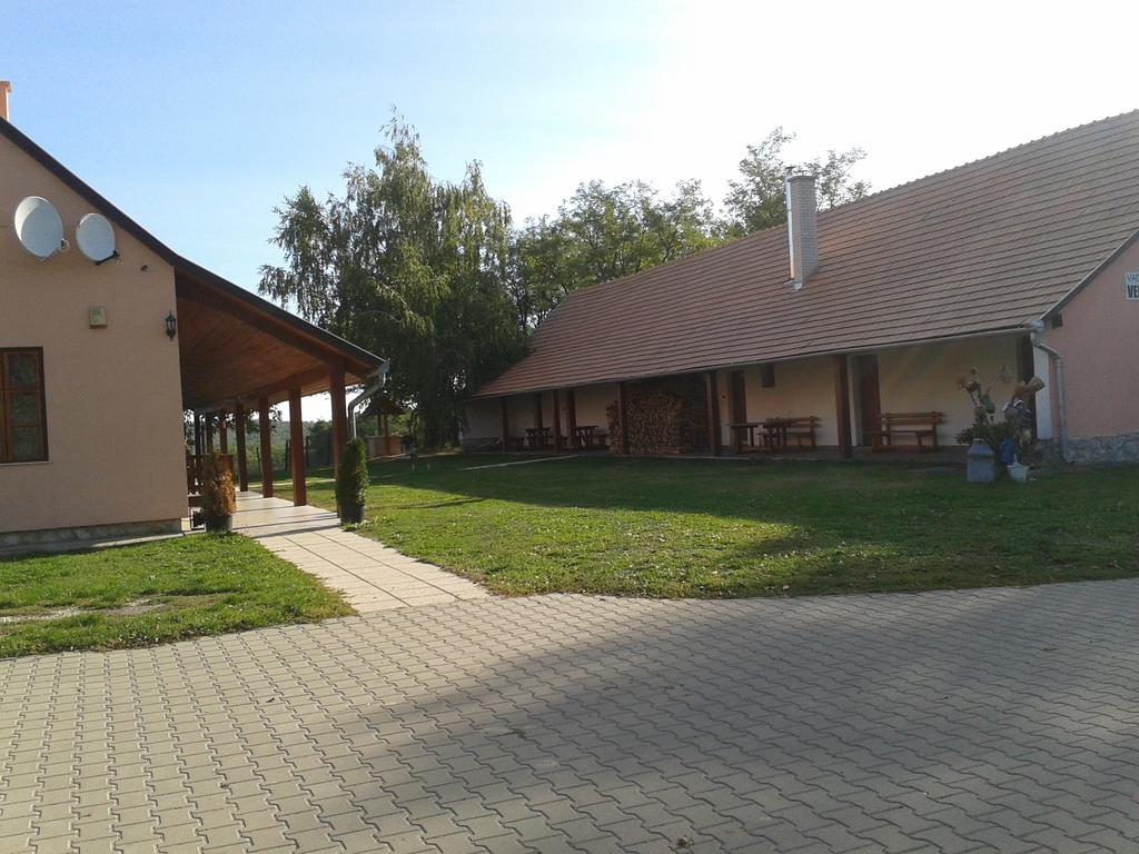 Vadaspuszta Vendeghaz Csatka Exterior foto